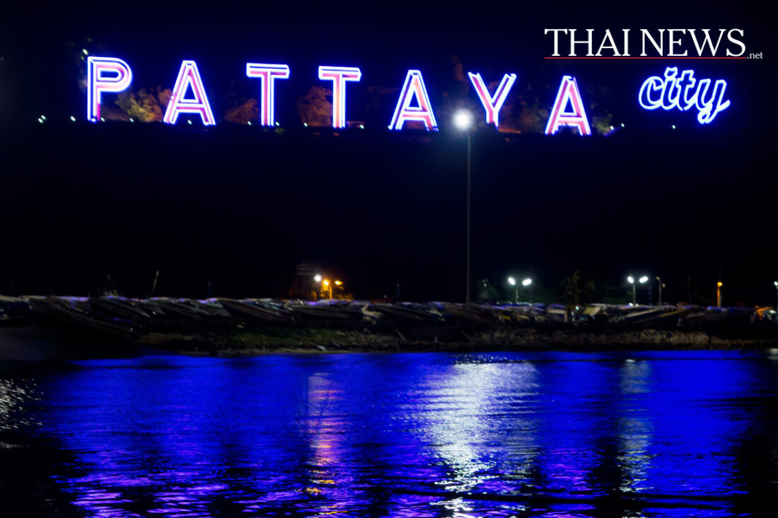 In Pattaya wurde eine brasilianische Frau von der Polizei angehalten, nachdem sie ohne Helm und in die falsche Richtung fuhr. Der Vorfall eskalierte, als sie aggressiv wurde und einen Polizisten verletzte. Die Verkehrssicherheit in Pattaya bleibt ein zentrales Thema.